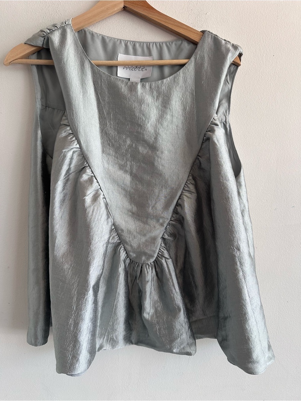 Sleeveless Shimmer V-Panel Top in Silver